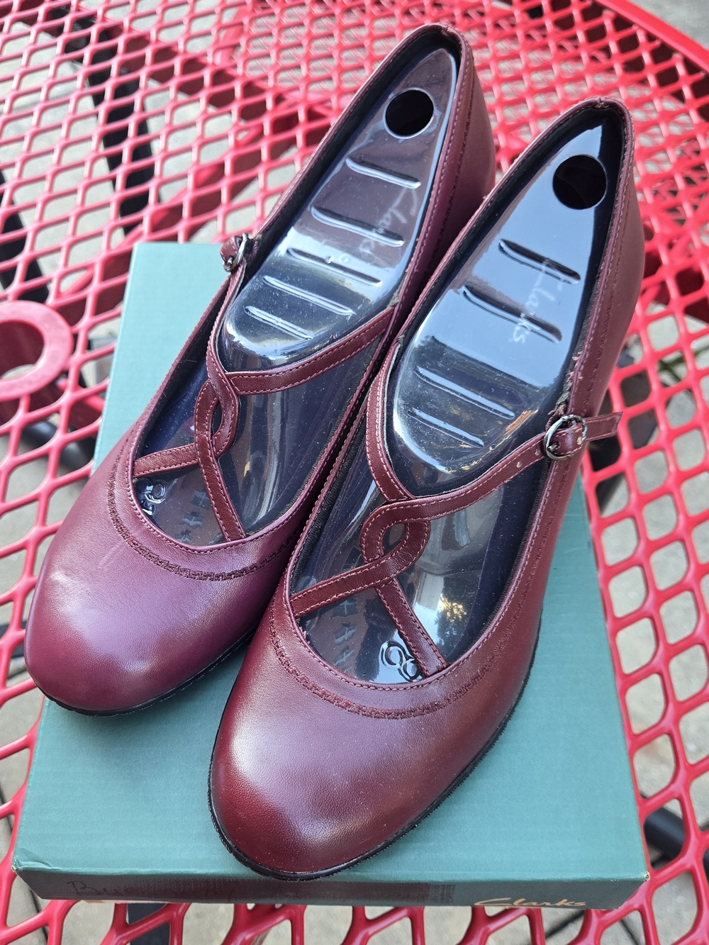 Clarks Mary Jane Women’s Burgundy Mary Jane Heels with Strap Size 8 1/2.